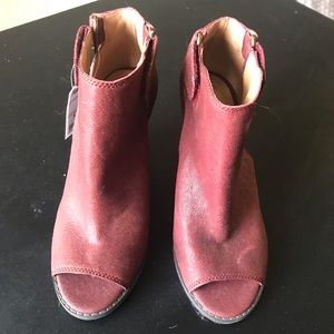 Lucky Brand peep toe booties - size 6 - NWT